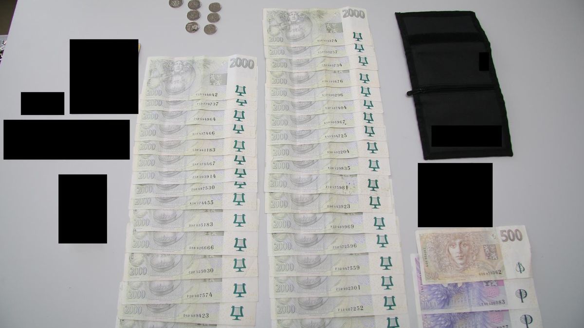 V Českém Krumlově našli peněženku se 70 tisíci. Majitel o ně zase rychle přišel